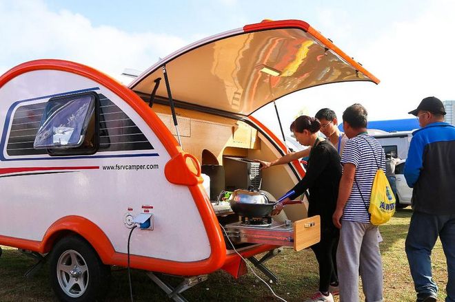 “移动成本”置换“固定支出”！不朽情缘版房车卖爆了：年轻人用(图1)