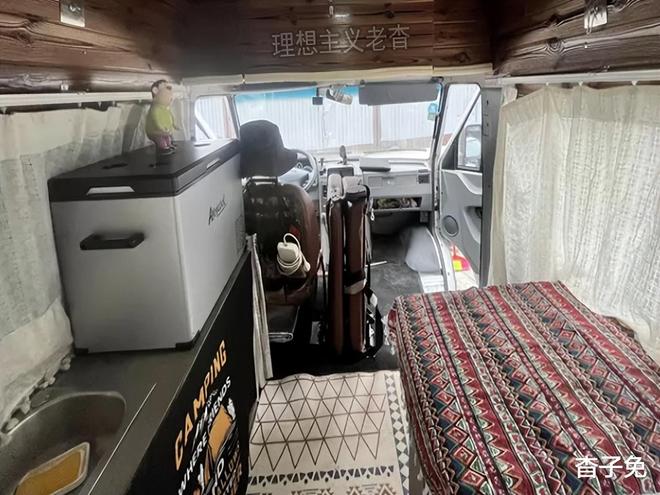 柯得意改装床车旅行轻客露营车自驾游更给力不朽情缘平台登录网页3门3座后厢大依维(图5)